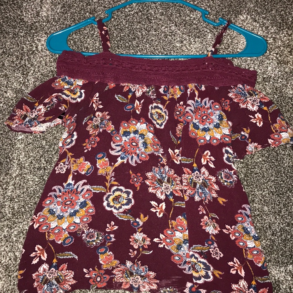 Shoulder cut out shirt